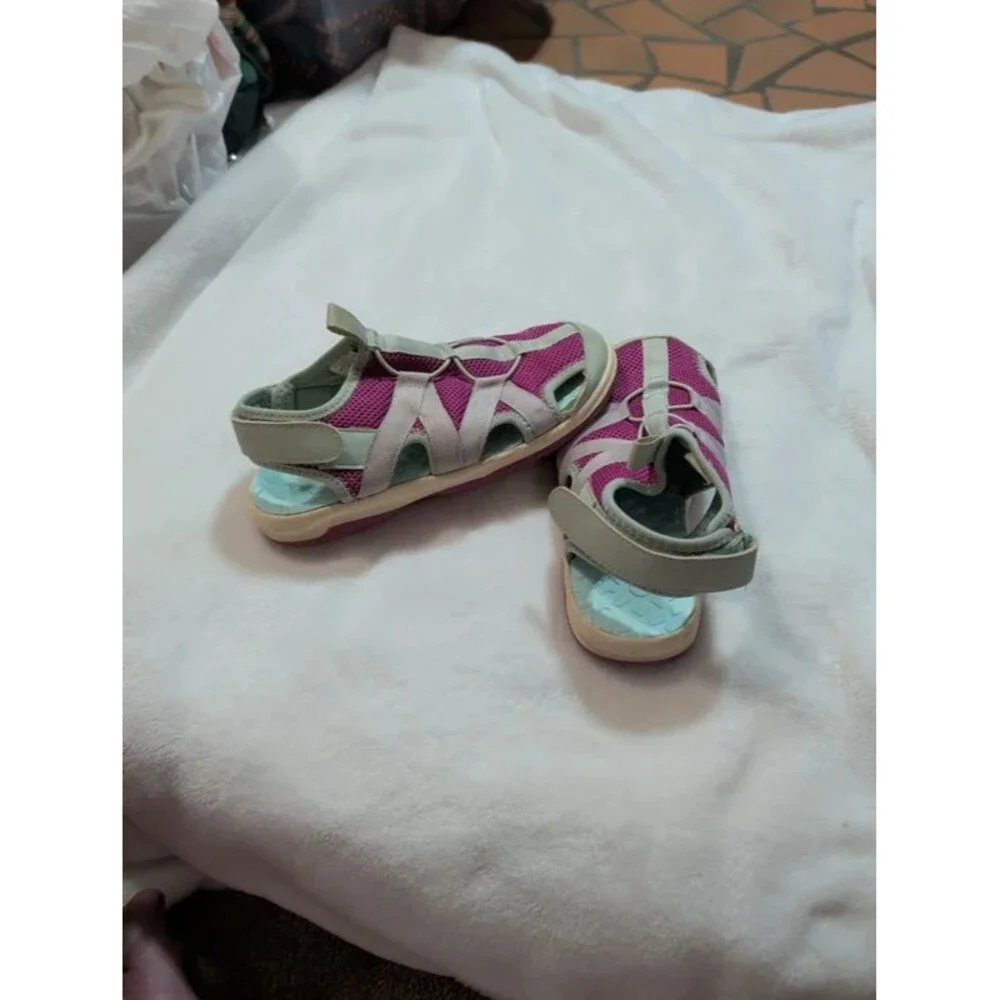 Lands End youth size 3M water shoes